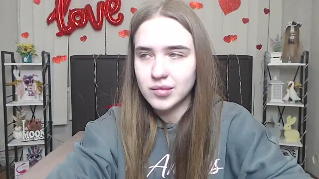 Snapshot of LauraHlot chatting on 01-18-26, 08:23 LauraHlot online show from 01-18-26, 08:23