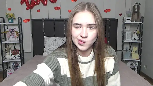 Snapshot of LauraHlot chatting on 02-18-26, 06:04 LauraHlot online show from 02-18-26, 06:04