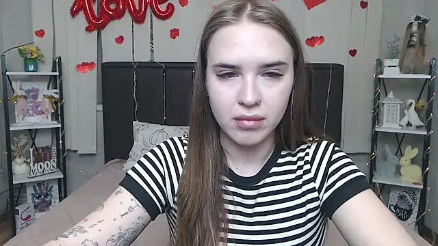 LauraHlot online show from 04-07-26, 06:04