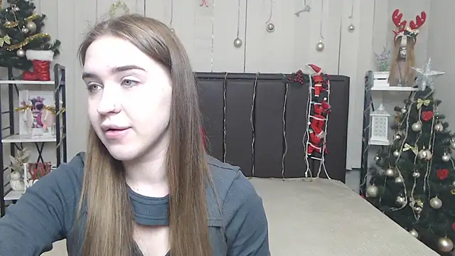 LauraHlot online show from 12-20-25, 07:06