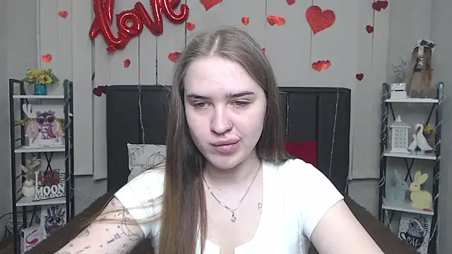 LauraHlot online show from 05-01-26, 05:40