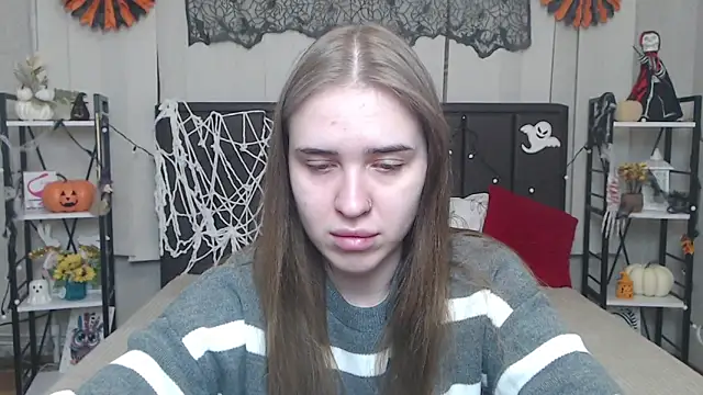 LauraHlot online show from 10-24-25, 05:34