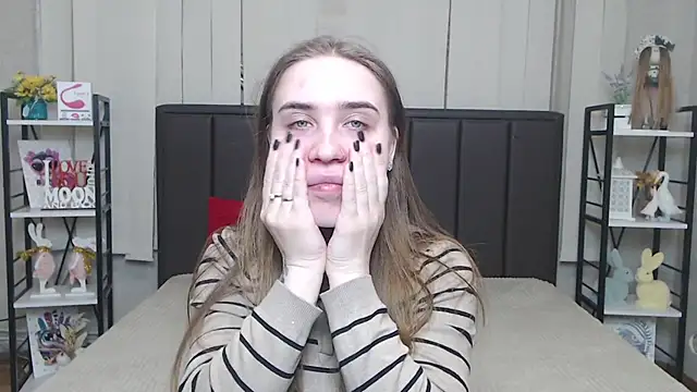 LauraHlot online show from 12-05-25, 06:17