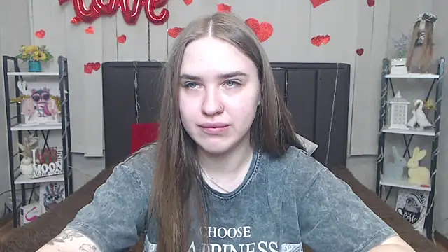 LauraHlot online show from 05-12-26, 05:48