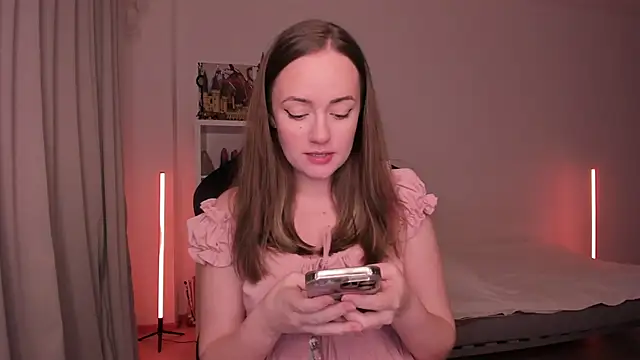 Snapshot of WalkingGirl chatting on 02-05-25, 06:15 WalkingGirl online show from 02-05-25, 06:15