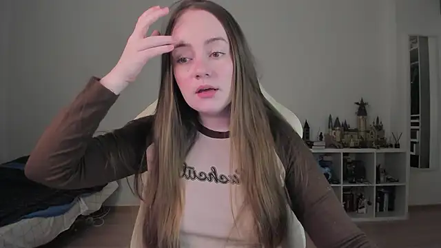 Snapshot of WalkingGirl chatting on 02-09-26, 09:24 WalkingGirl online show from 02-09-26, 09:24