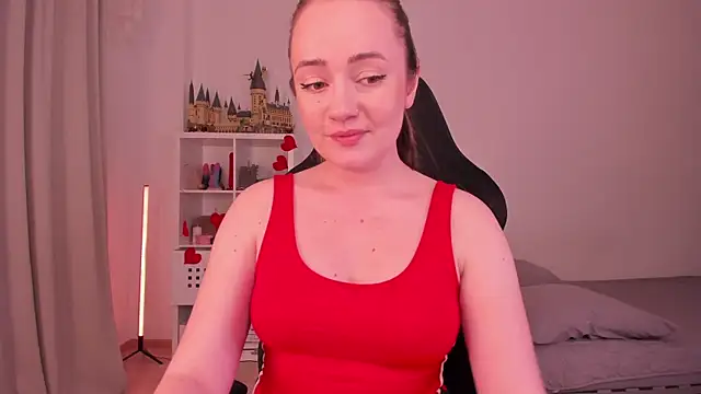 Snapshot of WalkingGirl chatting on 02-14-25, 08:37 WalkingGirl online show from 02-14-25, 08:37