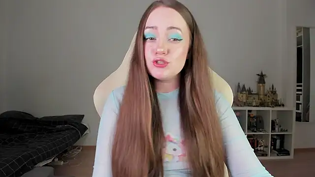 Snapshot of WalkingGirl chatting on 03-19-26, 03:45 WalkingGirl online show from 03-19-26, 03:45