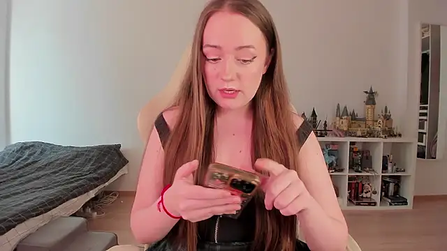 Snapshot of WalkingGirl chatting on 03-18-26, 01:02 WalkingGirl online show from 03-18-26, 01:02