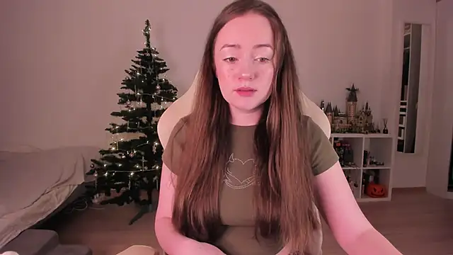 Snapshot of WalkingGirl chatting on 12-18-25, 07:18 WalkingGirl online show from 12-18-25, 07:18