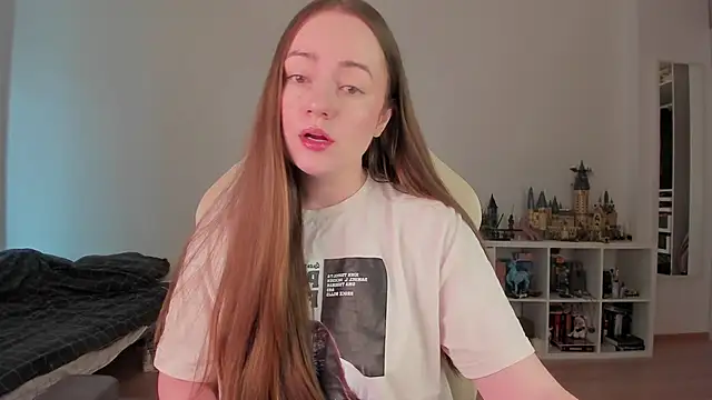 Snapshot of WalkingGirl chatting on 03-20-26, 08:26 WalkingGirl online show from 03-20-26, 08:26