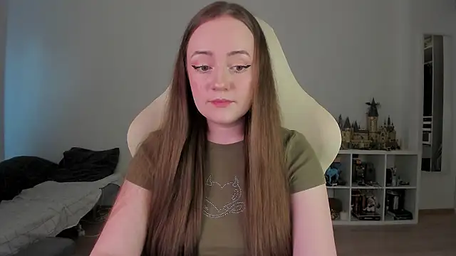 Snapshot of WalkingGirl chatting on 03-15-26, 03:30 WalkingGirl online show from 03-15-26, 03:30