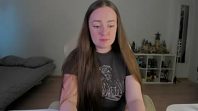 WalkingGirl online show from 06-17-26, 04:23