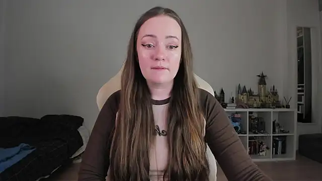 Snapshot of WalkingGirl chatting on 02-11-26, 11:37 WalkingGirl online show from 02-11-26, 11:37