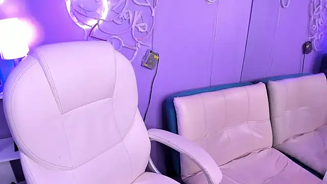 Camiila Osorio online show from 12-17-25, 07:52