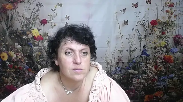 LuciaMii online show from 09-19-25, 05:06