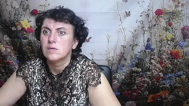 LuciaMii online show from 09-17-25, 05:04
