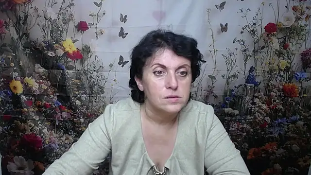 LuciaMii online show from 10-07-25, 05:03