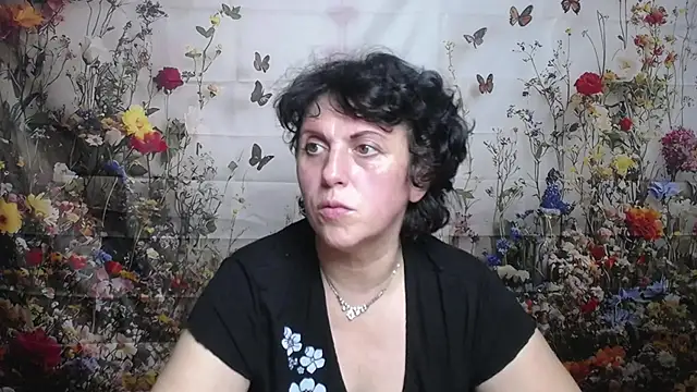 LuciaMii online show from 09-25-25, 05:19