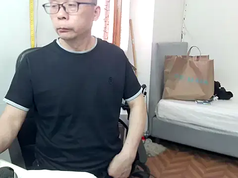 Snapshot of zwc147369 chatting on 05-23-26, 12:48 zwc147369 online show from 05-23-26, 12:48