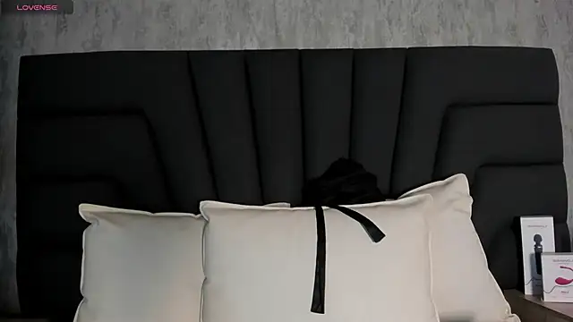 Snapshot of SARA_STONE17 chatting on 02-10-25, 02:26 SARA STONE17 online show from 02-10-25, 02:26