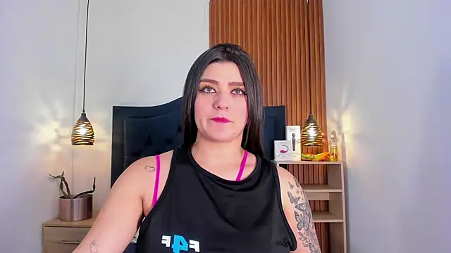 Snapshot of SARA_STONE17 chatting on 10-13-25, 11:34 SARA STONE17 online show from 10-13-25, 11:34