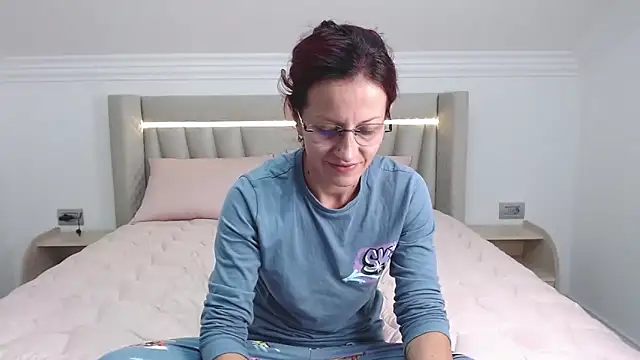 CatWoman0001 online show from 10-18-25, 06:32