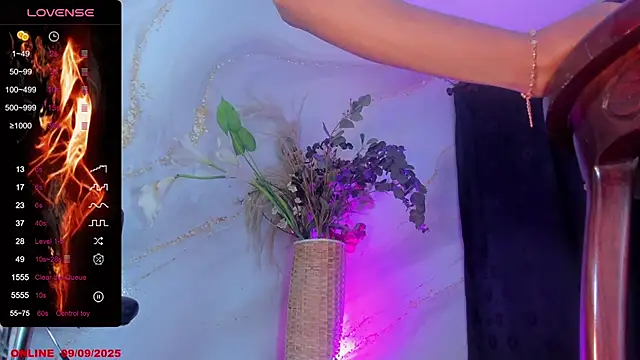 Snapshot of Karla-Ebony chatting on 09-09-25, 02:15 Karla-Ebony online show from 09-09-25, 02:15