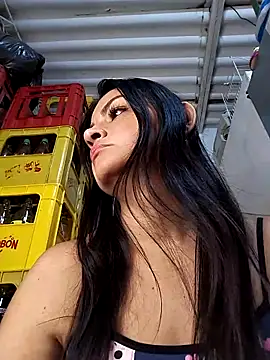 Linda Lars online show from 09-15-25, 03:40