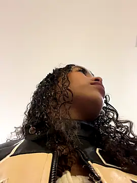 MarieLeon online show from 12-16-25, 08:46