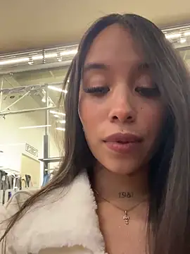 MarieLeon online show from 12-22-25, 09:15