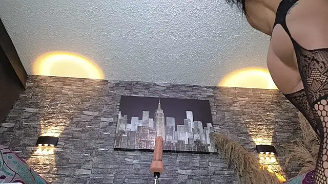 anellejones online show from 10-24-25, 04:00