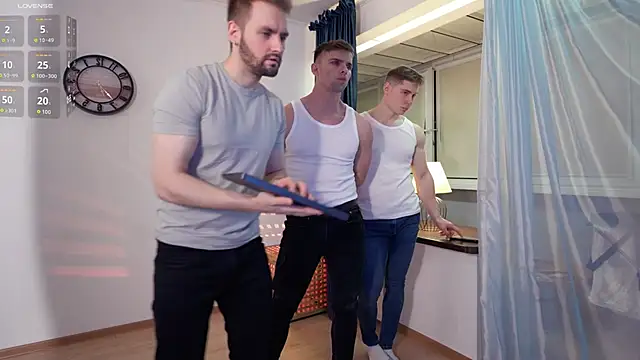 Nik Sharp online show from 12-18-25, 02:43