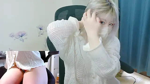 Snapshot of hazuki_8008 chatting on 04-12-26, 04:05 hazuki 8008 online show from 04-12-26, 04:05