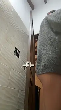 Snapshot of Arilw chatting on 03-26-26, 08:01 Arilw online show from 03-26-26, 08:01