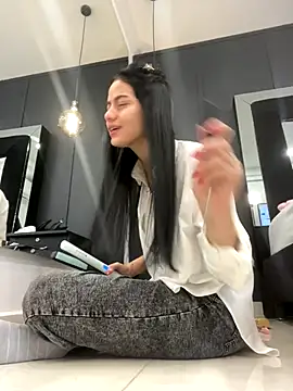 Snapshot of ariel_jonees chatting on 12-15-25, 03:07 ariel jonees online show from 12-15-25, 03:07