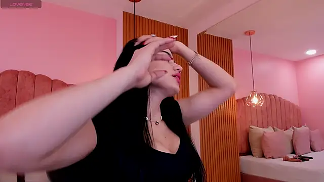 Snapshot of ariel_jonees chatting on 09-22-25, 05:41 ariel jonees online show from 09-22-25, 05:41