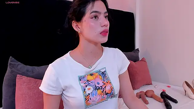 Snapshot of ariel_jonees chatting on 09-26-25, 06:15 ariel jonees online show from 09-26-25, 06:15