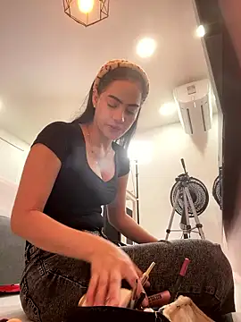 Snapshot of ariel_jonees chatting on 01-08-26, 02:01 ariel jonees online show from 01-08-26, 02:01