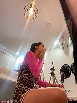 Snapshot of ariel_jonees chatting on 10-05-25, 04:31 ariel jonees online show from 10-05-25, 04:31