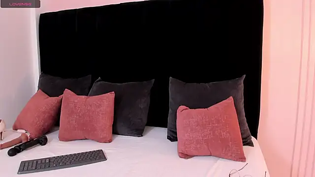 Snapshot of ariel_jonees chatting on 10-06-25, 05:35 ariel jonees online show from 10-06-25, 05:35