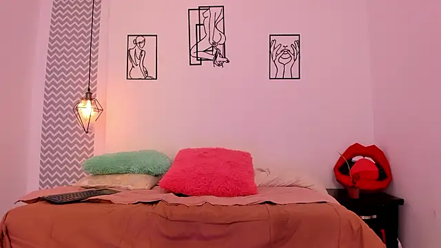 Snapshot of cloehonney chatting on 02-01-26, 11:30 cloehonney online show from 02-01-26, 11:30