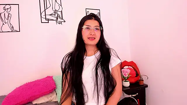 Snapshot of cloehonney chatting on 02-17-26, 07:00 cloehonney online show from 02-17-26, 07:00