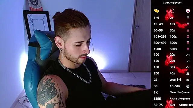Snapshot of Ares_blue chatting on 02-19-25, 11:17 Ares blue online show from 02-19-25, 11:17
