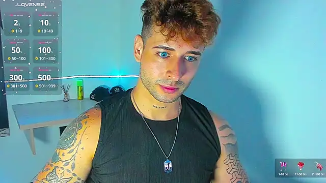 Snapshot of Ares_blue chatting on 10-13-25, 01:34 Ares blue online show from 10-13-25, 01:34