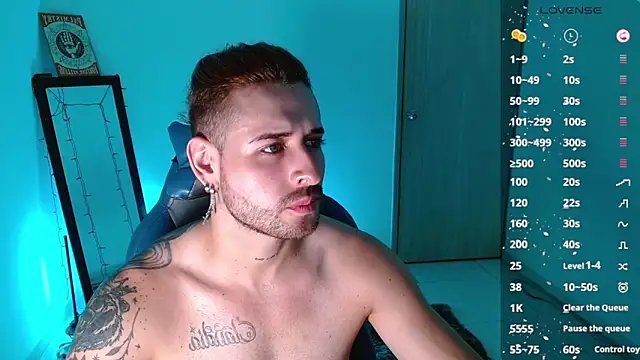 Snapshot of Ares_blue chatting on 02-18-25, 11:11 Ares blue online show from 02-18-25, 11:11