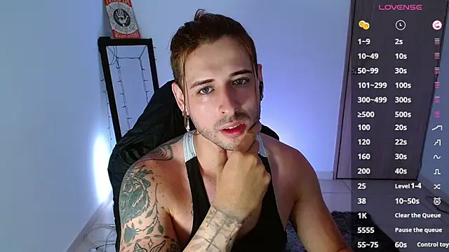 Snapshot of Ares_blue chatting on 03-05-25, 12:44 Ares blue online show from 03-05-25, 12:44