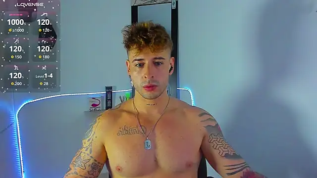 Snapshot of Ares_blue chatting on 10-06-25, 10:05 Ares blue online show from 10-06-25, 10:05