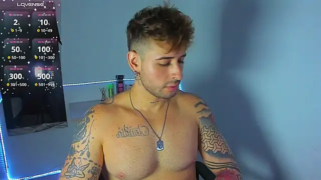Snapshot of Ares_blue chatting on 10-09-25, 01:11 Ares blue online show from 10-09-25, 01:11