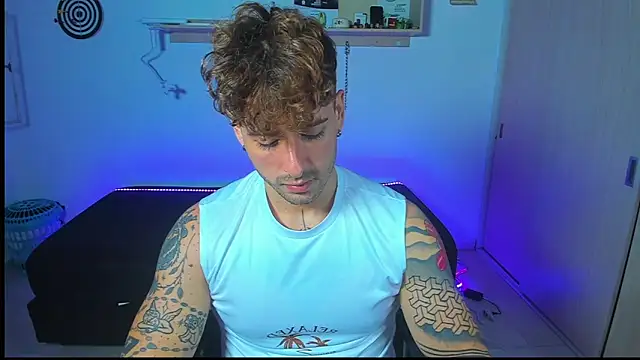 Snapshot of Ares_blue chatting on 05-18-26, 01:16 Ares blue online show from 05-18-26, 01:16